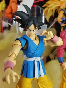 SH Figuarts Son Goku in his blue and yellow gi at Tamashii Nation 2015