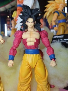 SH Figuarts Super Saiyan 4 Son Goku at Tamashii Nation 2015